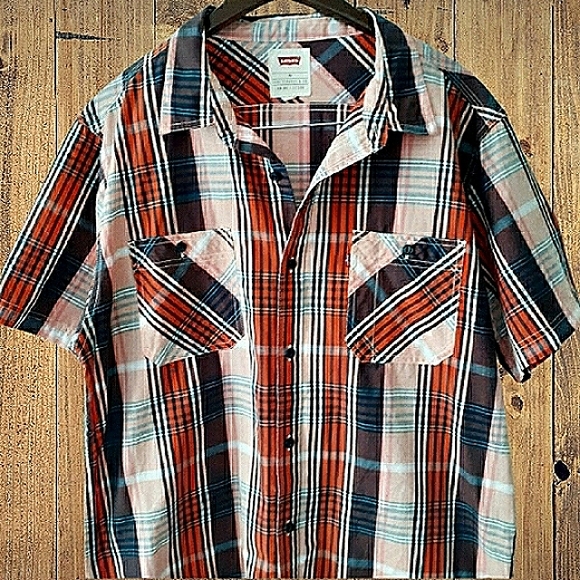 - LEVI'S CLASSIC PLAID BUTTON SHIRT - Picture 2 of 6